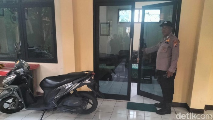Latest News: The village head in Sidoarjo was walking around before being found dead by suicide