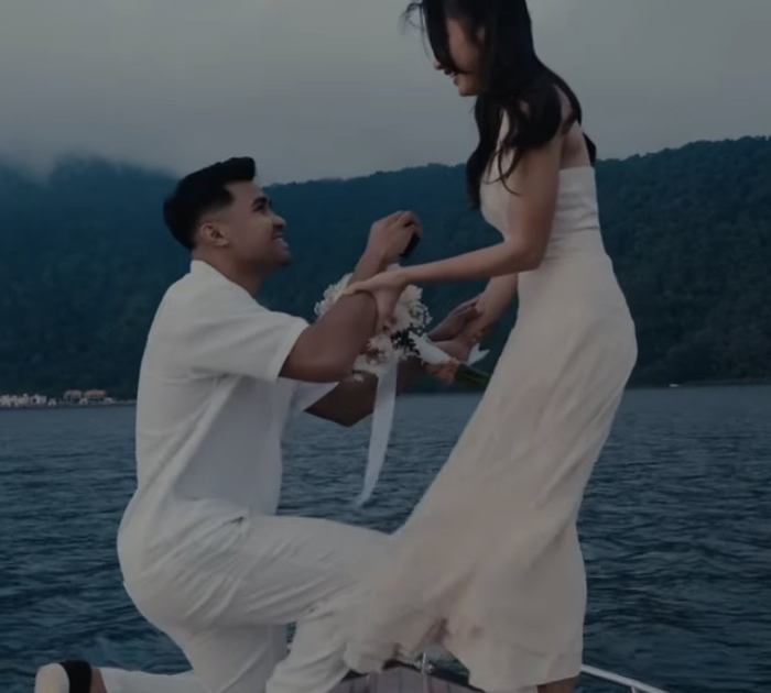 Latest Entertainment: Sweet! Asnawi Mangkualam Lamar Yuriska Patricia